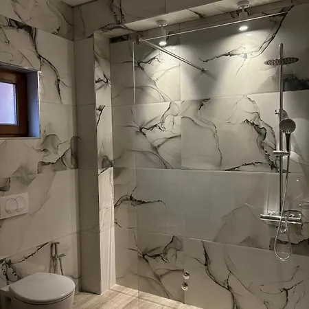 Fogadó Tomas Pogradec